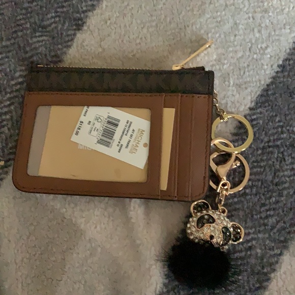 Michael Kors wallet with keychain attached - Picture 2 of 2